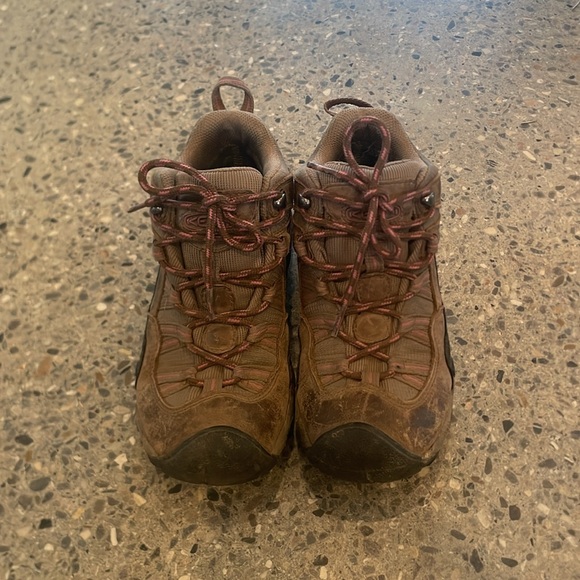 Girls Keen hiking boots size 5.5 - Picture 2 of 3